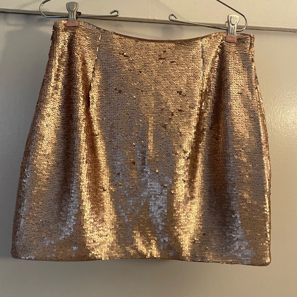 Banana Republic like new beautiful sequin mini skirt - Picture 6 of 6
